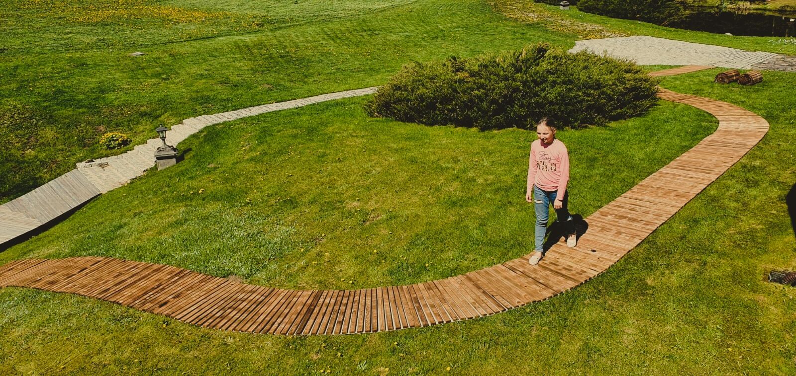 Rollable walkways with radius turns 2